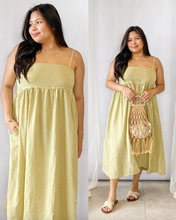 Load image into Gallery viewer, Sweetheart Dress Seersucker - Plus Size
