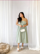 Load image into Gallery viewer, Sweetheart Dress Seersucker - Plus Size
