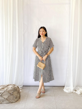 Load image into Gallery viewer, Ralf Dress Shortsleeves Stripes
