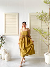 Load image into Gallery viewer, Sweetheart Plain Dress - Regular
